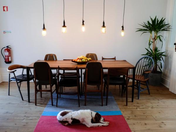 Dona Emília Guest House & Studio Apartment Building : photo 8 de la chambre maison 6 chambres