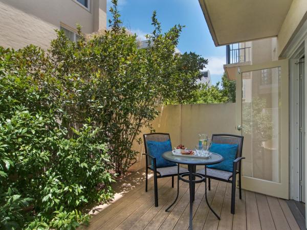 The Peninsula Riverside Serviced Apartments : photo 2 de la chambre one-bedroom suite with courtyard