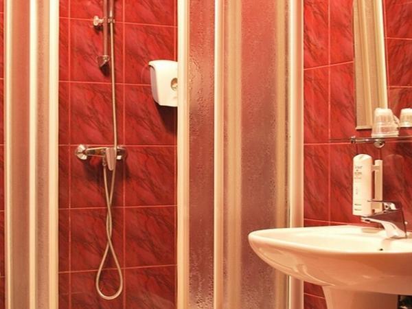 Hotel Regent : photo 4 de la chambre chambre familiale (2 adultes et 2 enfants)