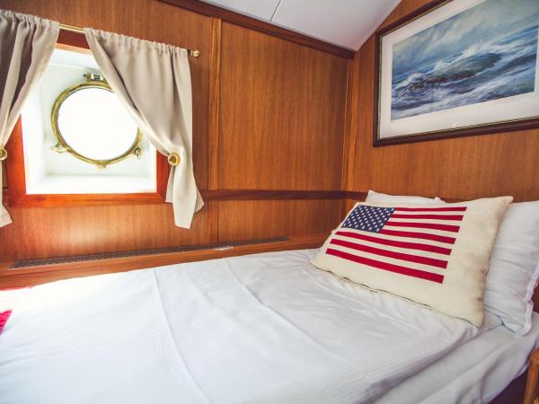 Hotel Barken Viking : photo 2 de la chambre chambre simple avec toilettes et douche communes