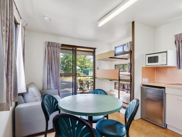 First City Caravilla : photo 10 de la chambre bungalow spacieux avec salle de bains privative 