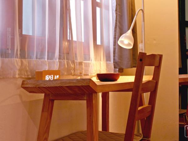 T-Boutique Hostel - Hua Lamphong : photo 6 de la chambre chambre double standard avec salle de bains commune