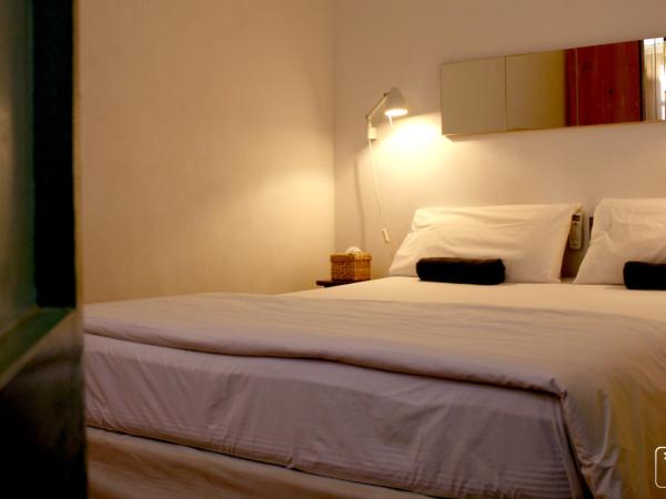 T-Boutique Hostel - Hua Lamphong : photo 4 de la chambre chambre double standard avec salle de bains commune