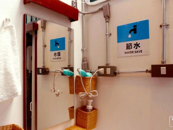 T-Boutique Hostel - Hua Lamphong : photo 10 de la chambre chambre double standard avec salle de bains commune