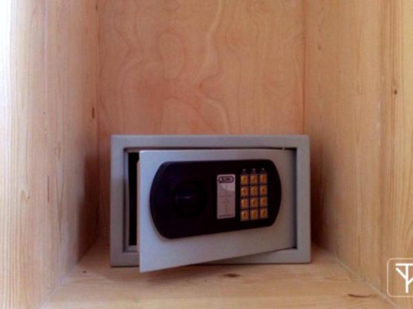 T-Boutique Hostel - Hua Lamphong : photo 9 de la chambre chambre double standard avec salle de bains commune