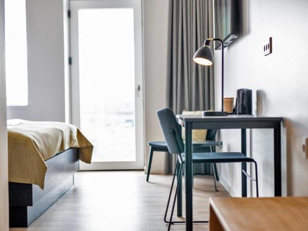 KOMPAS Hotel Aalborg : photo 2 de la chambre chambre double supérieure avec balcon