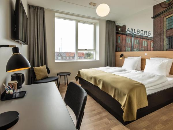 KOMPAS Hotel Aalborg : photo 1 de la chambre chambre double supérieure