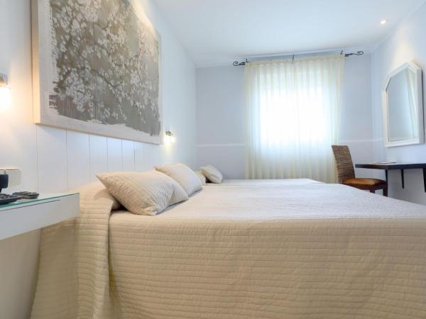 Hotel Oasis : photo 4 de la chambre chambre triple avec parking
