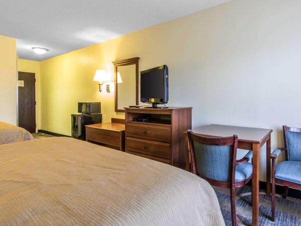 Quality Inn & Suites Memphis East : photo 1 de la chambre chambre 2 lits queen-size - non-fumeurs