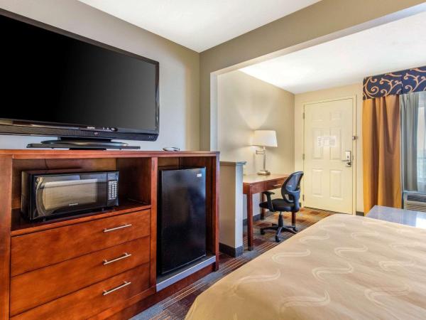 Quality Inn Airport I-240 : photo 1 de la chambre chambre 2 lits queen-size - non-fumeurs