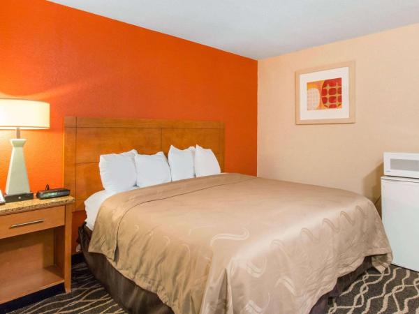 Quality Inn & Suites I-35 near Frost Bank Center : photo 10 de la chambre suite 2 chambres avec 2 lits king-size