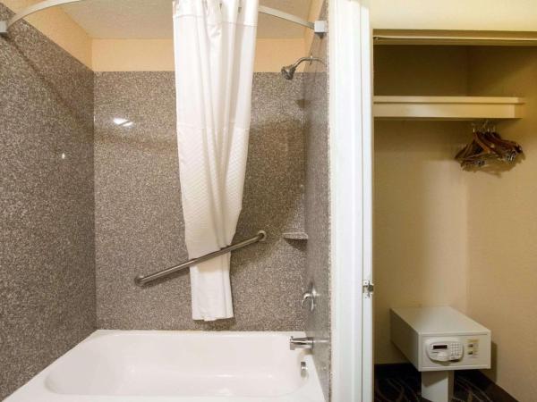Quality Inn & Suites I-35 near Frost Bank Center : photo 1 de la chambre chambre double avec 2 lits doubles