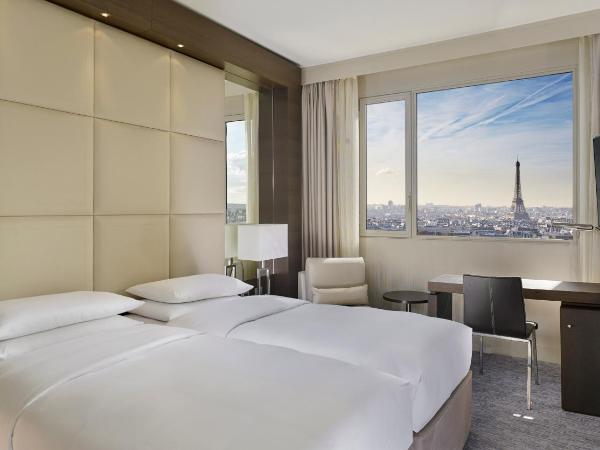 Hyatt Regency Paris Etoile : photo 2 de la chambre chambre lits jumeaux - vue sur tour eiffel