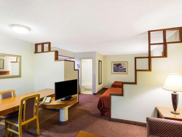 Rodeway Inn & Suites South of Fiesta Park : photo 1 de la chambre chambre double avec 2 lits doubles - non-fumeurs