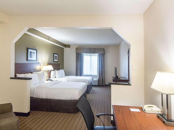 Quality Inn & Suites West Chase : photo 4 de la chambre chambre 2 lits queen-size - non-fumeurs