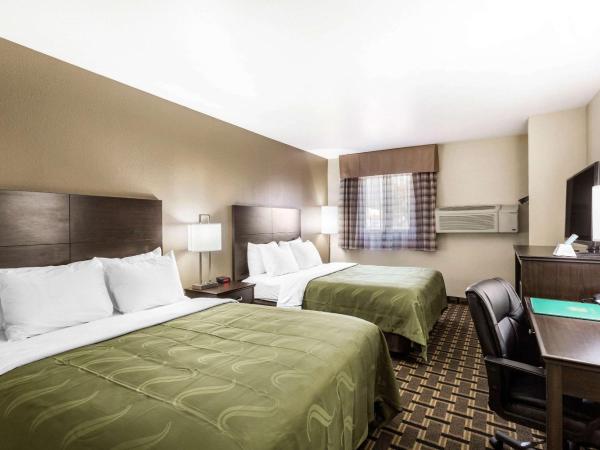 Quality Inn Downtown : photo 3 de la chambre chambre avec 2 grands lits queen-size