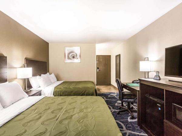 Quality Inn Downtown : photo 5 de la chambre chambre avec 2 grands lits queen-size