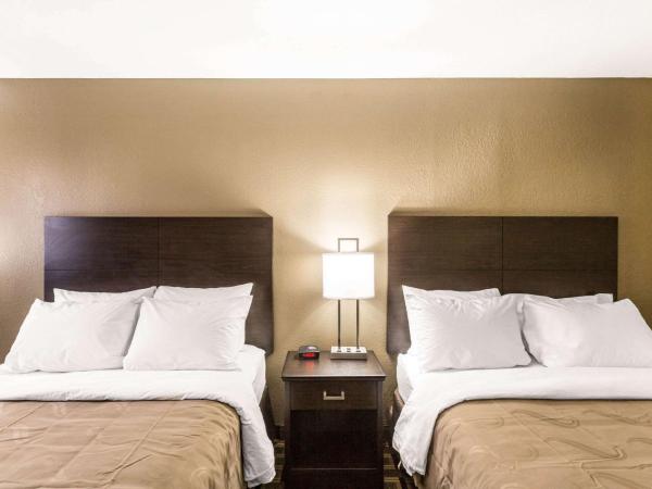 Quality Inn Downtown : photo 3 de la chambre chambre double avec 2 lits doubles - non-fumeurs