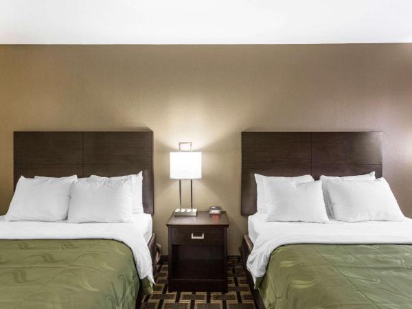 Quality Inn Downtown : photo 8 de la chambre chambre avec 2 grands lits queen-size 