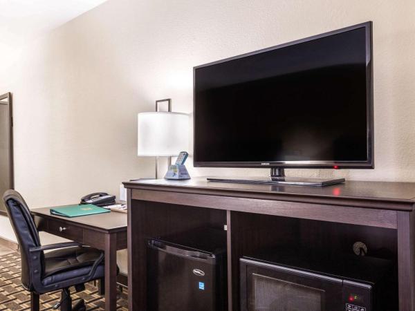 Quality Inn Downtown : photo 7 de la chambre chambre lit queen-size