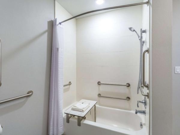 Comfort Inn & Suites Salt Lake City Airport : photo 2 de la chambre suite avec 2 lits queen-size - accessible aux personnes à mobilité réduite - non-fumeurs