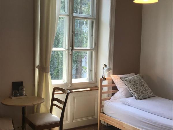 The Bed + Breakfast : photo 3 de la chambre chambre triple avec salle de bains commune