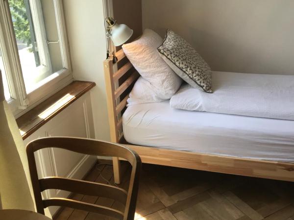 The Bed + Breakfast : photo 1 de la chambre chambre triple avec salle de bains commune