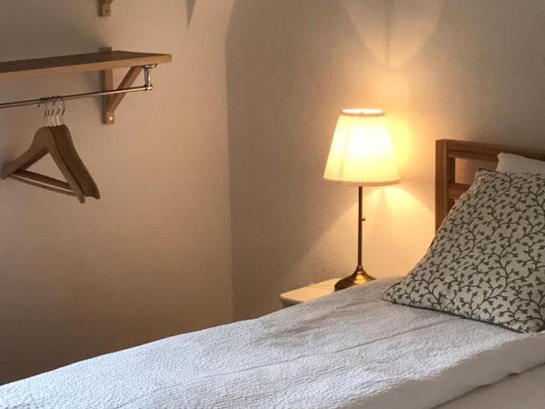 The Bed + Breakfast : photo 6 de la chambre chambre triple avec salle de bains commune