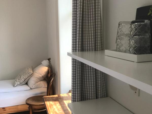 The Bed + Breakfast : photo 7 de la chambre chambre quadruple avec salle de bains commune