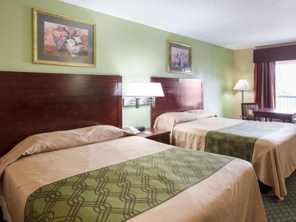 Rodeway Inn & Suites : photo 3 de la chambre chambre 2 lits queen-size - non-fumeurs