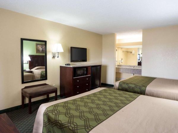 Rodeway Inn & Suites : photo 4 de la chambre chambre 2 lits queen-size - non-fumeurs