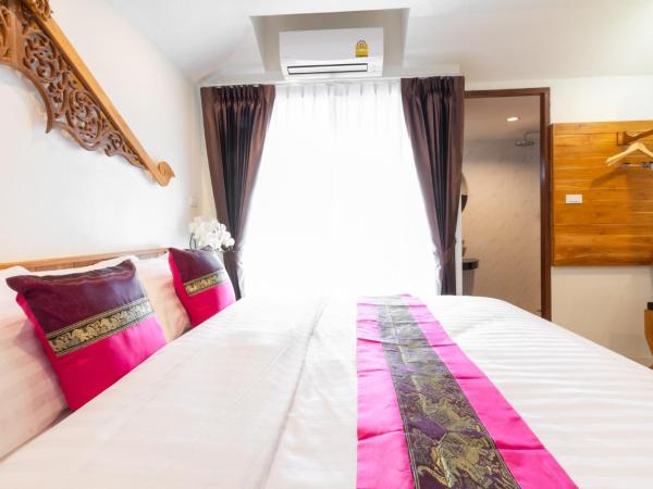 Anumat Premium Budget Hotel : photo 6 de la chambre chambre lit king-size avec balcon