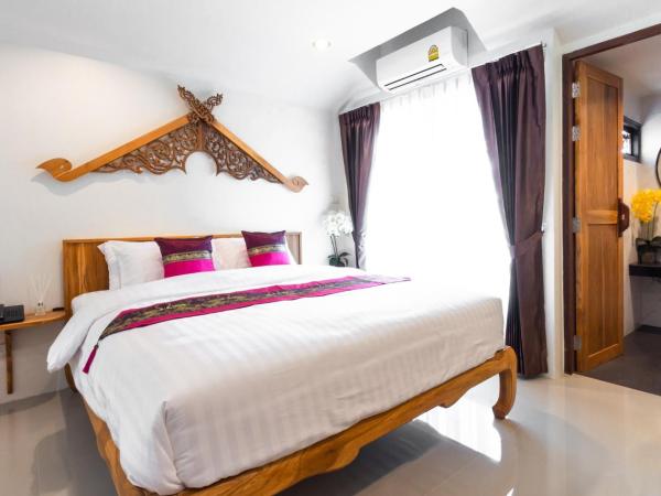 Anumat Premium Budget Hotel : photo 4 de la chambre chambre lit king-size avec balcon