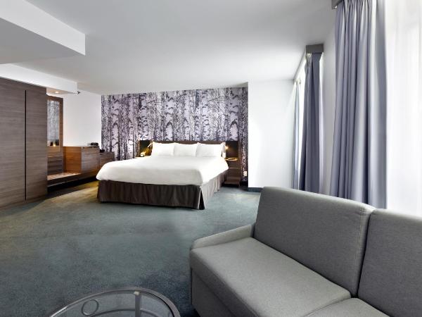 DoubleTree by Hilton Ottawa Downtown : photo 3 de la chambre suite junior lit king-size avec coin salon