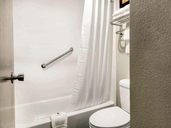 Comfort Inn Airport : photo 2 de la chambre chambre 2 lits queen-size - non-fumeurs