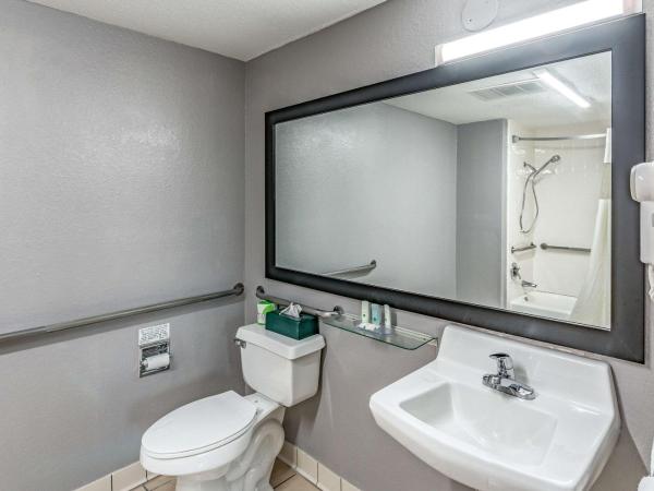 Quality Inn I-10 East near Frost Bank Center : photo 3 de la chambre chambre lit king-size - accessible aux personnes à mobilité réduite/non-fumeurs