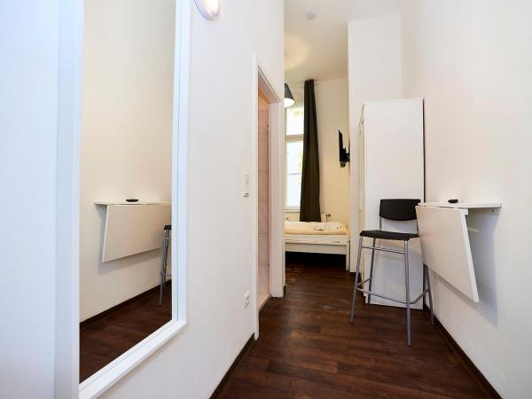 Bearlin City Apartments - City Center East : photo 3 de la chambre chambre simple avec salle de bains privative