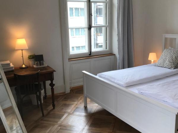 The Bed + Breakfast : photo 5 de la chambre chambre double avec salle de bains commune