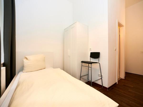 Bearlin City Apartments - City Center East : photo 7 de la chambre chambre simple avec salle de bains privative