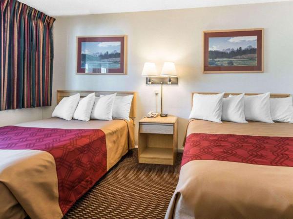 Econo Lodge Downtown : photo 1 de la chambre chambre lit queen-size avec 1 lit queen-size et 1 lit double - fumeurs