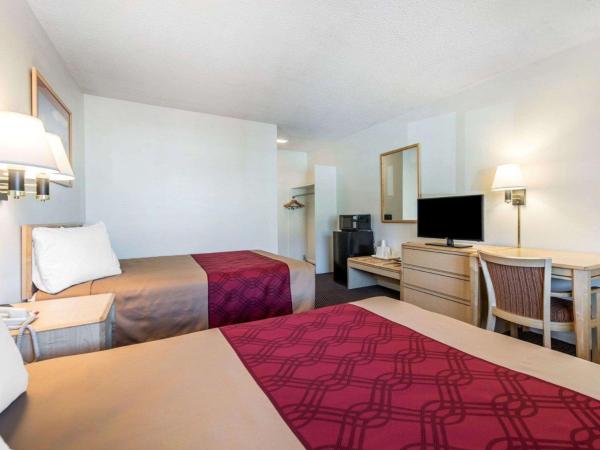 Econo Lodge Downtown : photo 3 de la chambre chambre lit queen-size avec 1 lit queen-size et 1 lit double - fumeurs