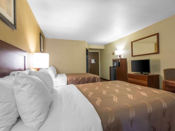 Quality Inn Colorado Springs South : photo 5 de la chambre chambre 2 lits queen-size - non-fumeurs