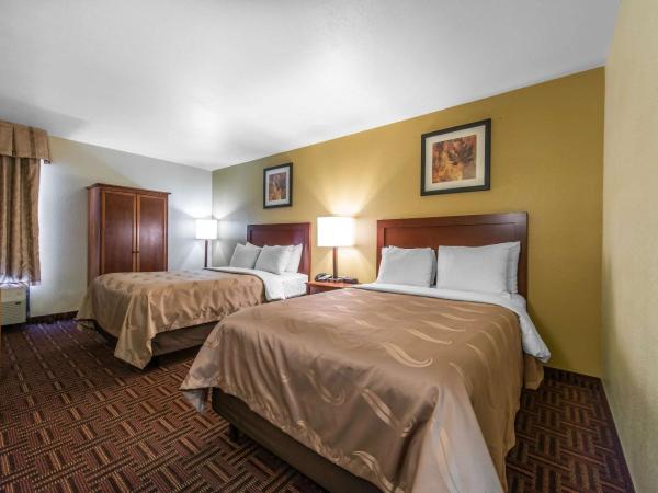 Quality Inn Colorado Springs South : photo 3 de la chambre chambre 2 lits queen-size - non-fumeurs
