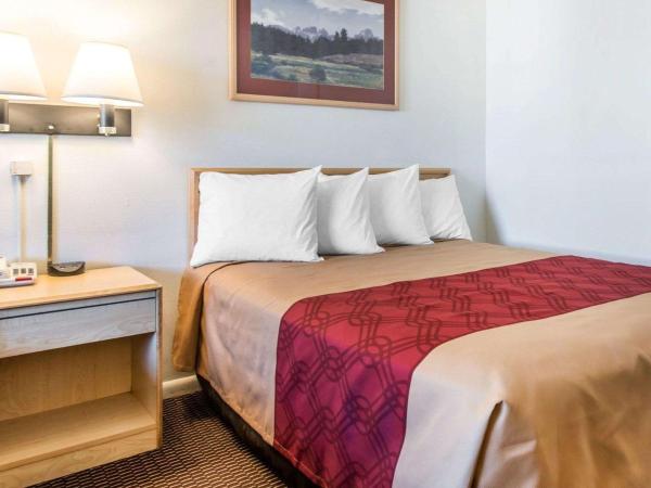 Econo Lodge Downtown : photo 4 de la chambre chambre lit queen-size avec 1 lit queen-size et 1 lit double - fumeurs