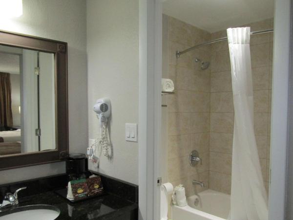 Quality Inn & Suites Kissimmee by The Lake : photo 5 de la chambre chambre standard avec 2 lits doubles-non-fumeurs