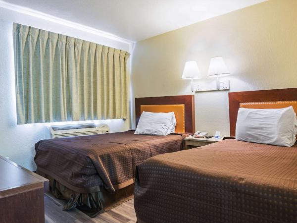 Rodeway Inn Kissimmee Maingate West - Free Theme Park Shuttle : photo 4 de la chambre chambre double avec 2 lits doubles - non-fumeurs