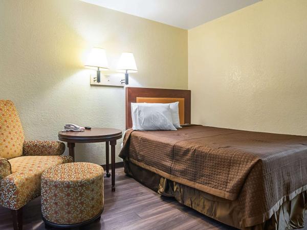 Rodeway Inn Kissimmee Maingate West - Free Theme Park Shuttle : photo 5 de la chambre chambre double standard - non-fumeurs