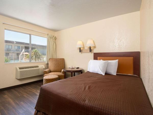 Rodeway Inn Kissimmee Maingate West - Free Theme Park Shuttle : photo 6 de la chambre chambre double standard - non-fumeurs