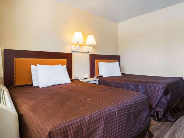 Rodeway Inn Kissimmee Maingate West - Free Theme Park Shuttle : photo 5 de la chambre chambre double avec 2 lits doubles - non-fumeurs