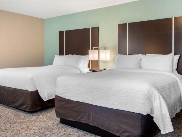 Clarion Inn & Suites Atlanta Downtown : photo 2 de la chambre suite avec 2 lits queen-size et canapé-lit - non-fumeurs